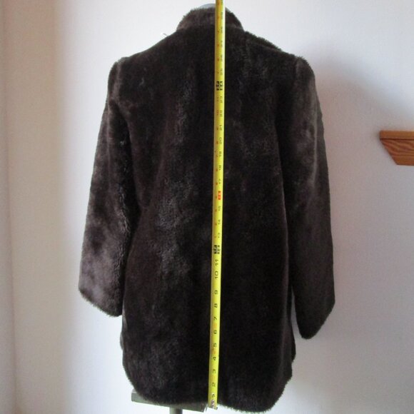 Faux fur coat, synthetic material. Large size, easy care. NPC Fashions - Picture 9 of 11